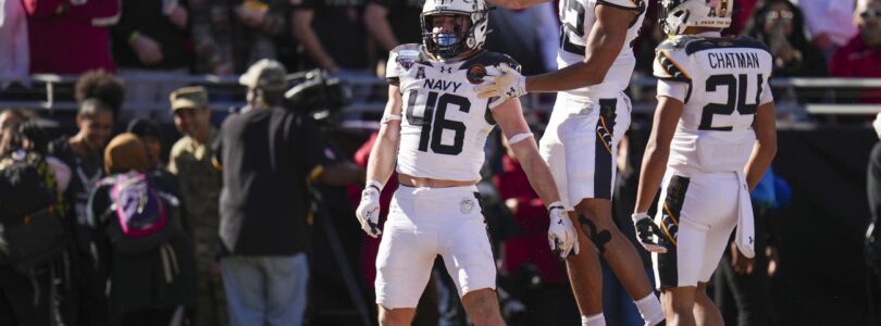 Navy Gets 95-Yard TD Run from Horvath and Stops 2-Point Try to Beat Oklahoma in Armed Forces Bowl