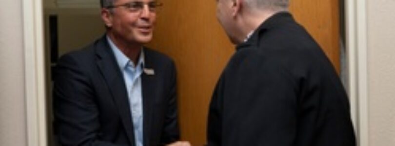 Navy Recruiting Command visits San Antonio Superintendent [Image 1 of 3]