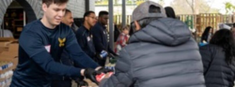 Sailors volunteer at the River City Food Bank [Image 5 of 5]