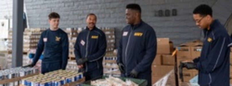 Sailors volunteer at the River City Food Bank [Image 1 of 5]