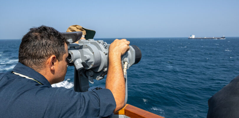Navy petty officer awarded for showdown with Somali pirates