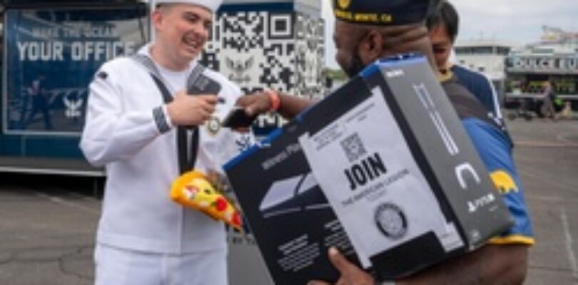 Recruiters arrive at Fleet Week L.A. [Image 6 of 7]