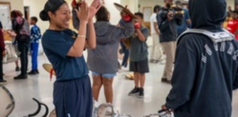 Stick Masters teach Sailors to play percussion instruments [Image 9 of 14]
