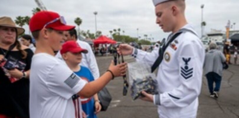 Recruiters arrive at Fleet Week L.A. [Image 3 of 7]