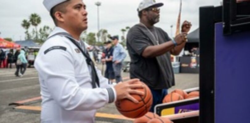 Recruiters arrive at Fleet Week L.A. [Image 4 of 7]