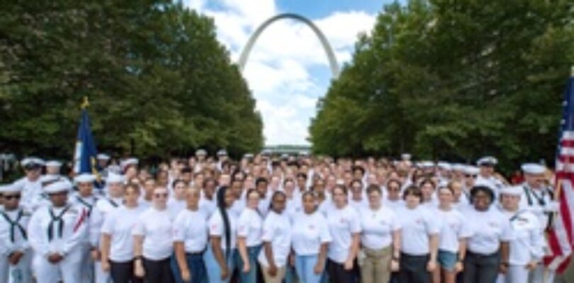 Future Sailors and NTAG Mid-America visit St. Louis [Image 1 of 3]