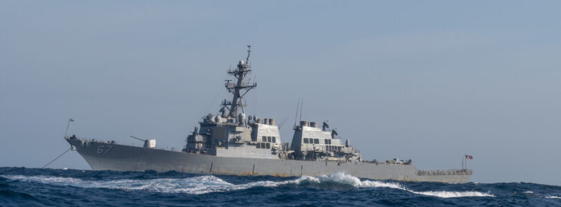 Navy destroyer transfers 245 kilograms of seized contraband at sea