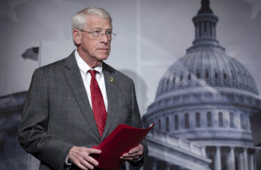 Navy’s preliminary budget undercuts shipbuilding, senator says
