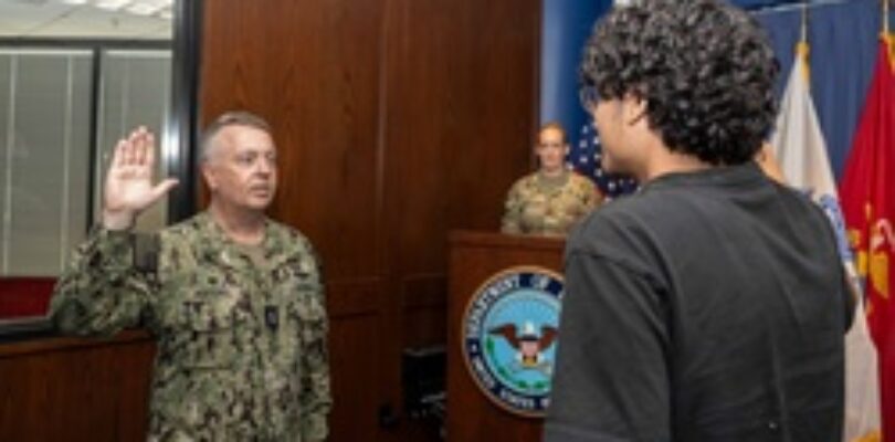 CNRC visits Phoenix MEPS [Image 5 of 14]