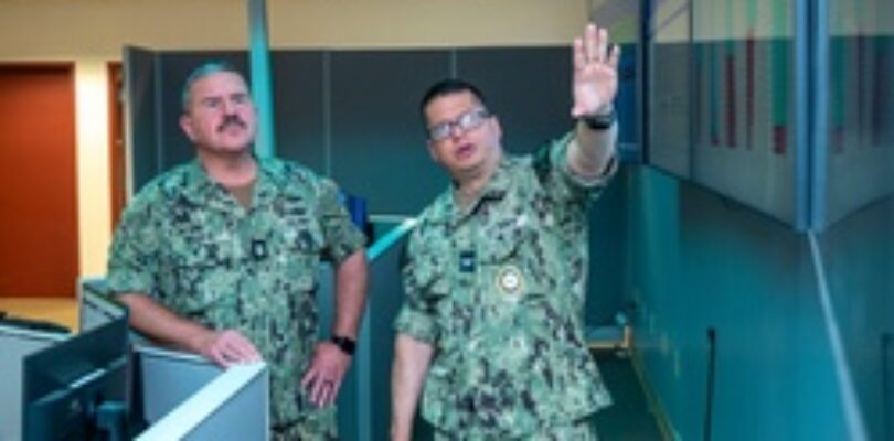 Navy Personnel, Manpower, and Training Fleet Master Chief Petty Officer Jay Walker visits Navy Recruiting Command Headquartered [Image 3 of 5]