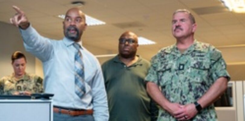 Navy Personnel, Manpower, and Training Fleet Master Chief Petty Officer Jay Walker visits Navy Recruiting Command Headquartered [Image 2 of 5]