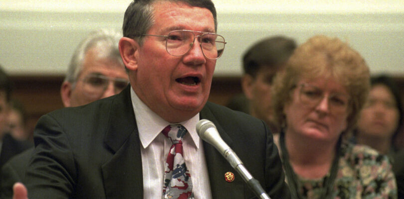 Duke Cunningham, Navy flying ace who later accepted bribes, dies at 83