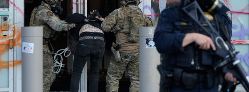 Pentagon calling up 200 Guard troops to deploy to Oregon