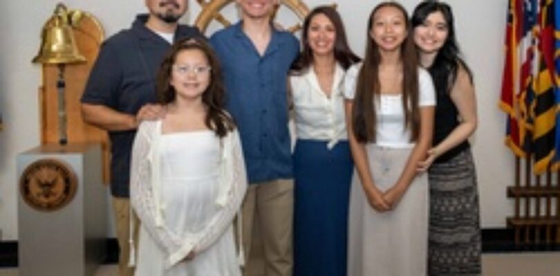 CNRC Conducts an enlistment ceremony [Image 7 of 10]