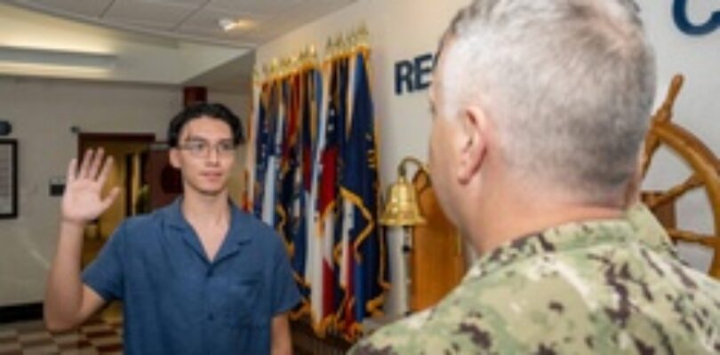 CNRC Conducts an enlistment ceremony [Image 1 of 10]