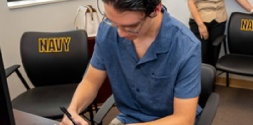 CNRC Conducts an enlistment ceremony [Image 10 of 10]