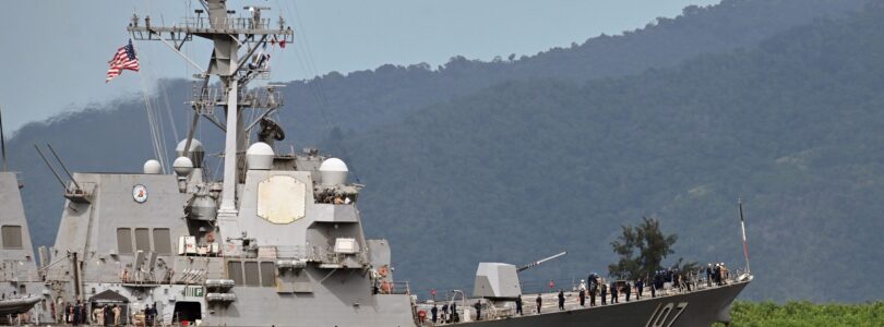 US warship docks in Trinidad and Tobago, putting pressure on Venezuela