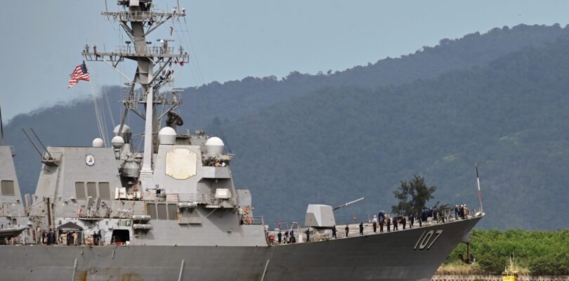 US warship docks in Trinidad and Tobago, putting pressure on Venezuela