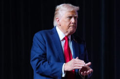 Trump directs Pentagon to pay troops despite shutdown