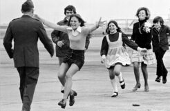 Airman behind famed ‘Burst of Joy’ photo dies at 92