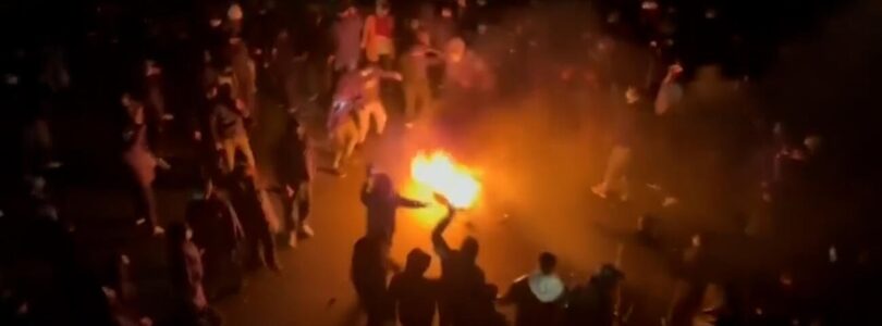 Iran Death Toll Soars as Trump Keeps Military Options on Table