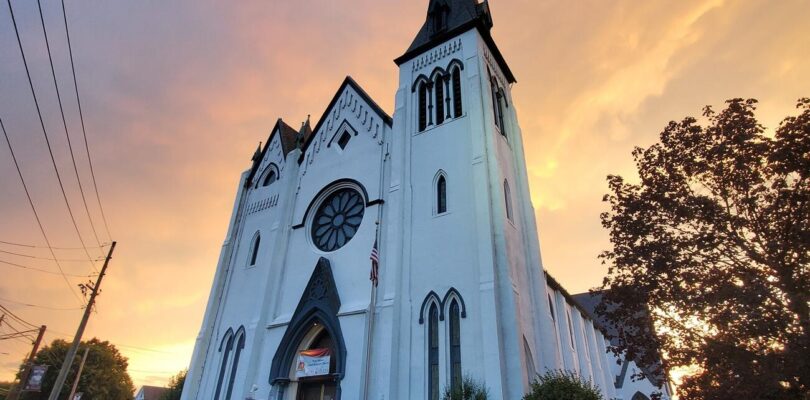 Hundreds Turn Out to Honor Navy Veteran Who Would Have Been Buried Alone