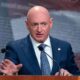 Judge temporarily blocks Pentagon from punishing Kelly over unlawful orders video