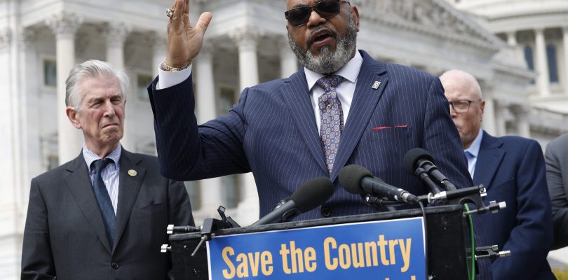 Judge orders VA to reinstate contract with employee union