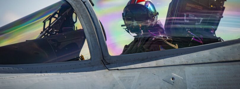 Select naval flight officers, aviators eligible for $120,000 retention bonus