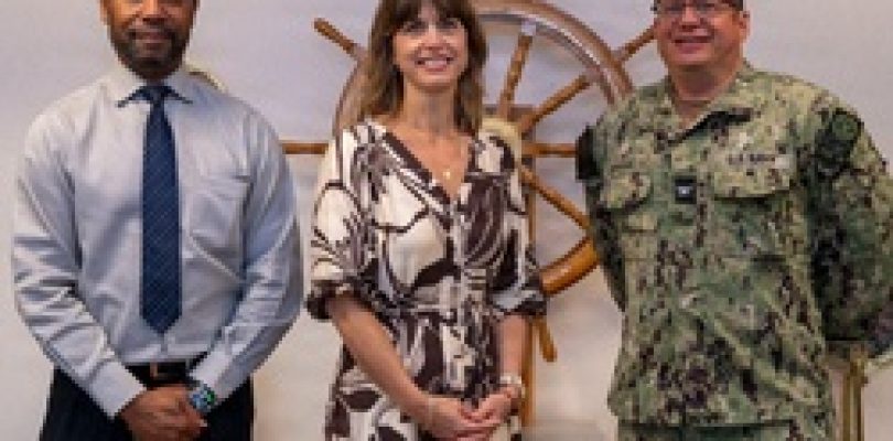 Kirstin Riesbeck, director, information technology planning and policy, visits Navy Recruiting Command [Image 1 of 8]