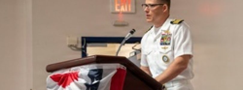 Navy Recruiting Reserve Command Conducts a Change of Command Ceremony [Image 2 of 5]