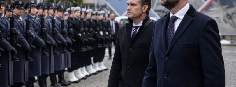Pentagon open to Poland’s offer to host permanent U.S. base, Polish minister says