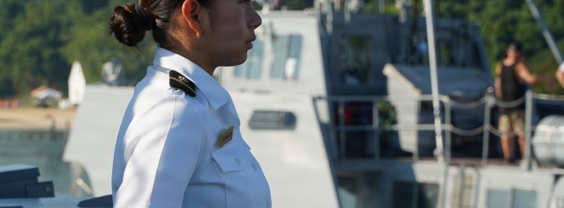 Incoming female students at US Naval Academy must cut hair below chin