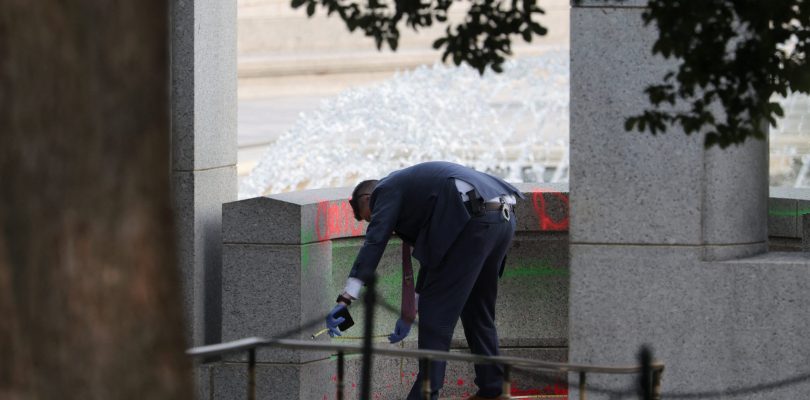 Woman charged over vandalism of World War II Memorial